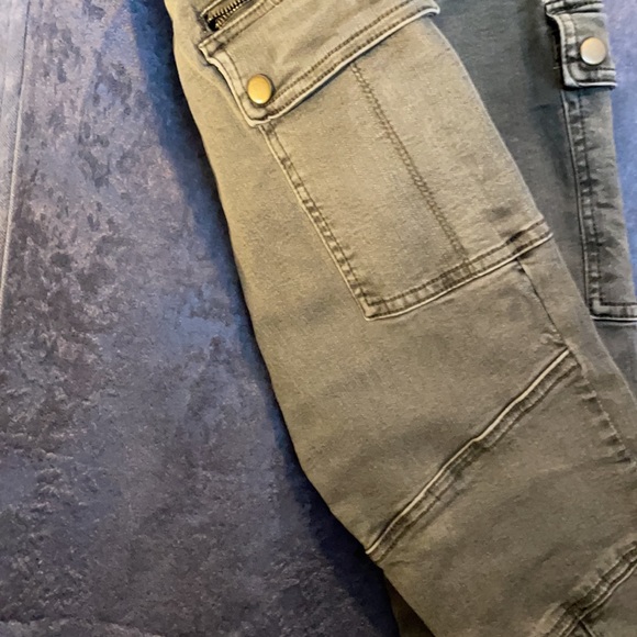 Stretch pant, medium, by Grace and Lace. - Picture 5 of 5